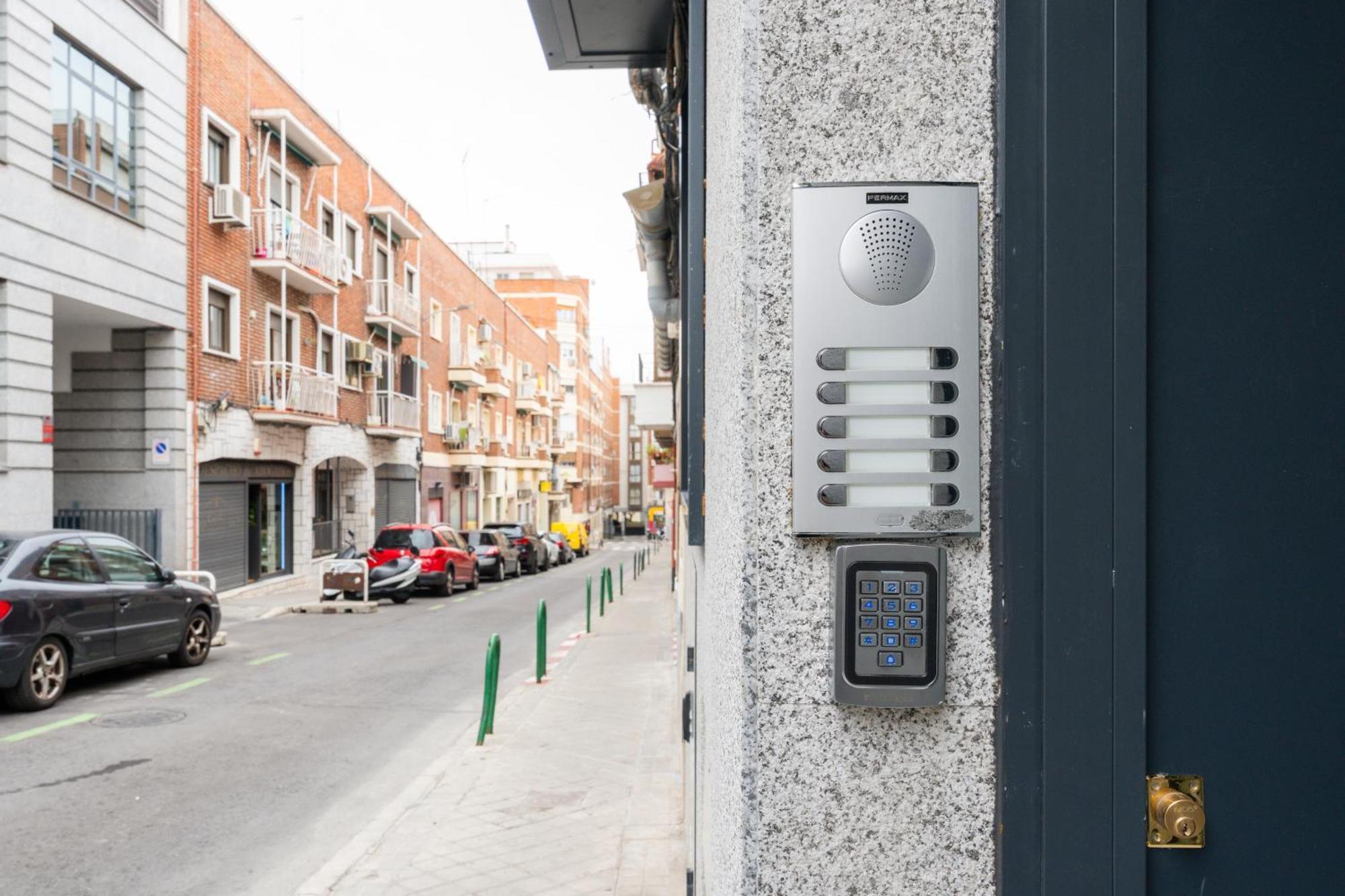 Lemon Apartment & Hotels Bernabeu Madrid Exterior photo