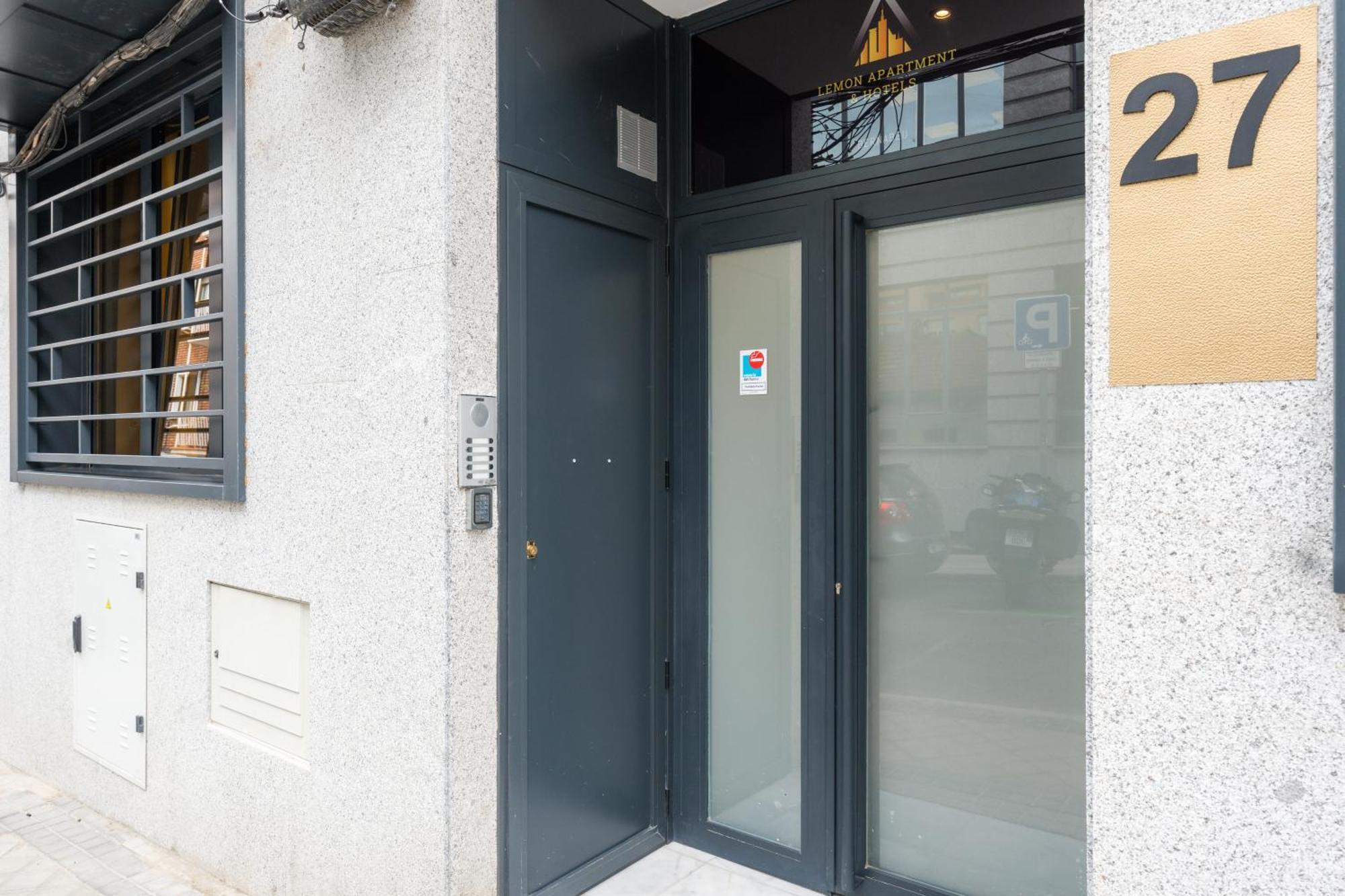 Lemon Apartment & Hotels Bernabeu Madrid Exterior photo
