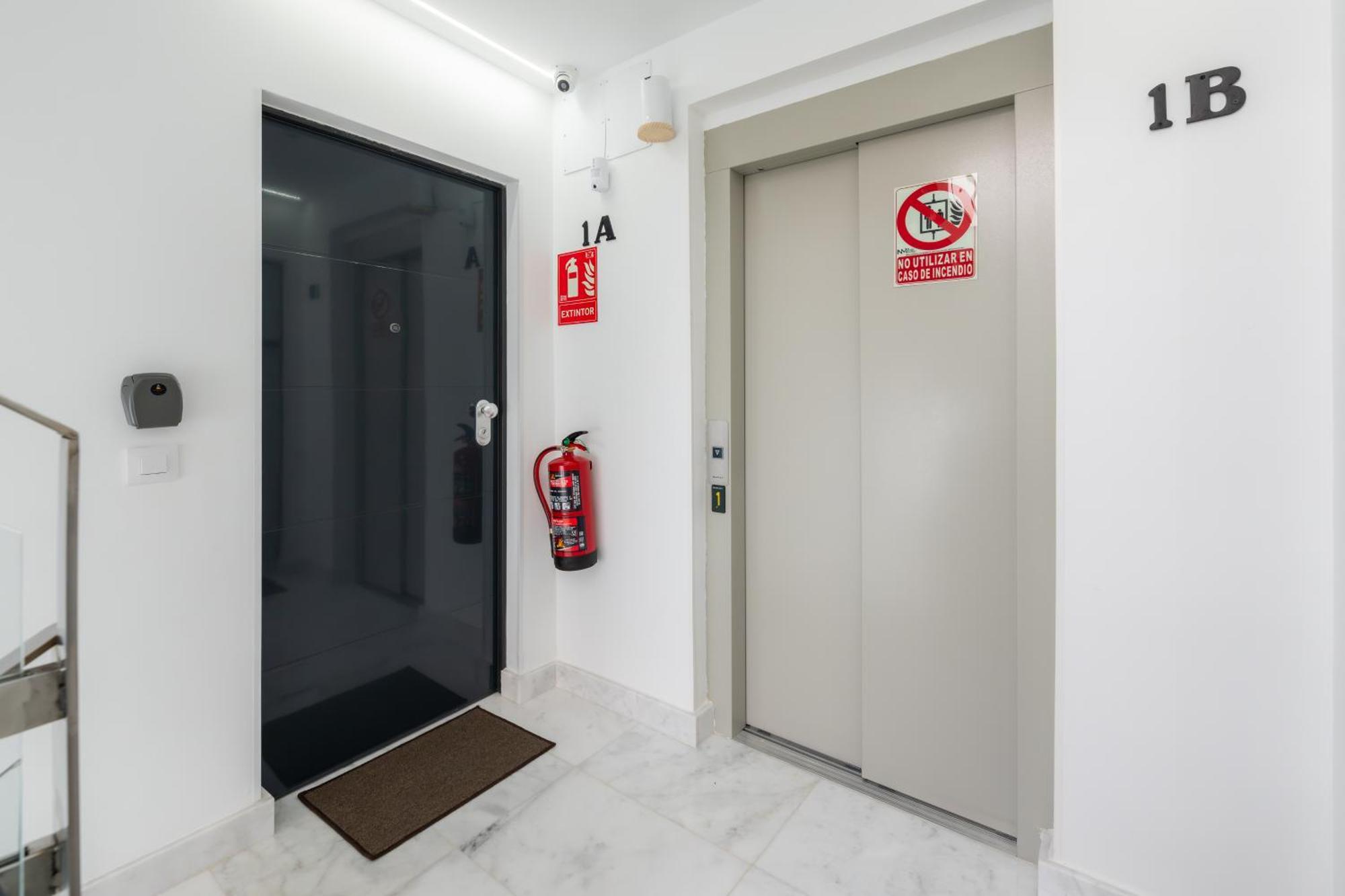 Lemon Apartment & Hotels Bernabeu Madrid Exterior photo