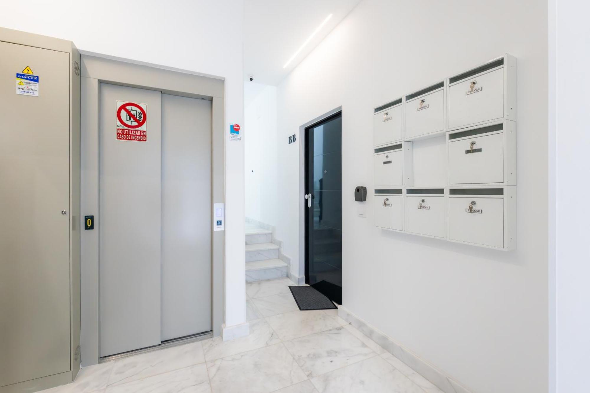 Lemon Apartment & Hotels Bernabeu Madrid Exterior photo